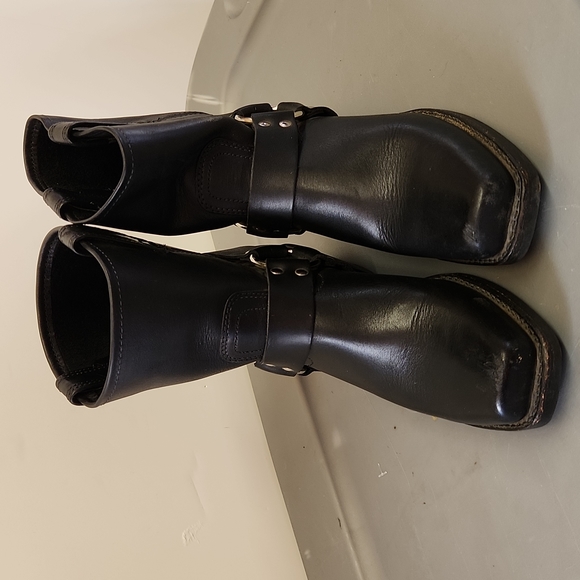 Frye Shoes - Frye harness boots women's size 7 black leather great condition